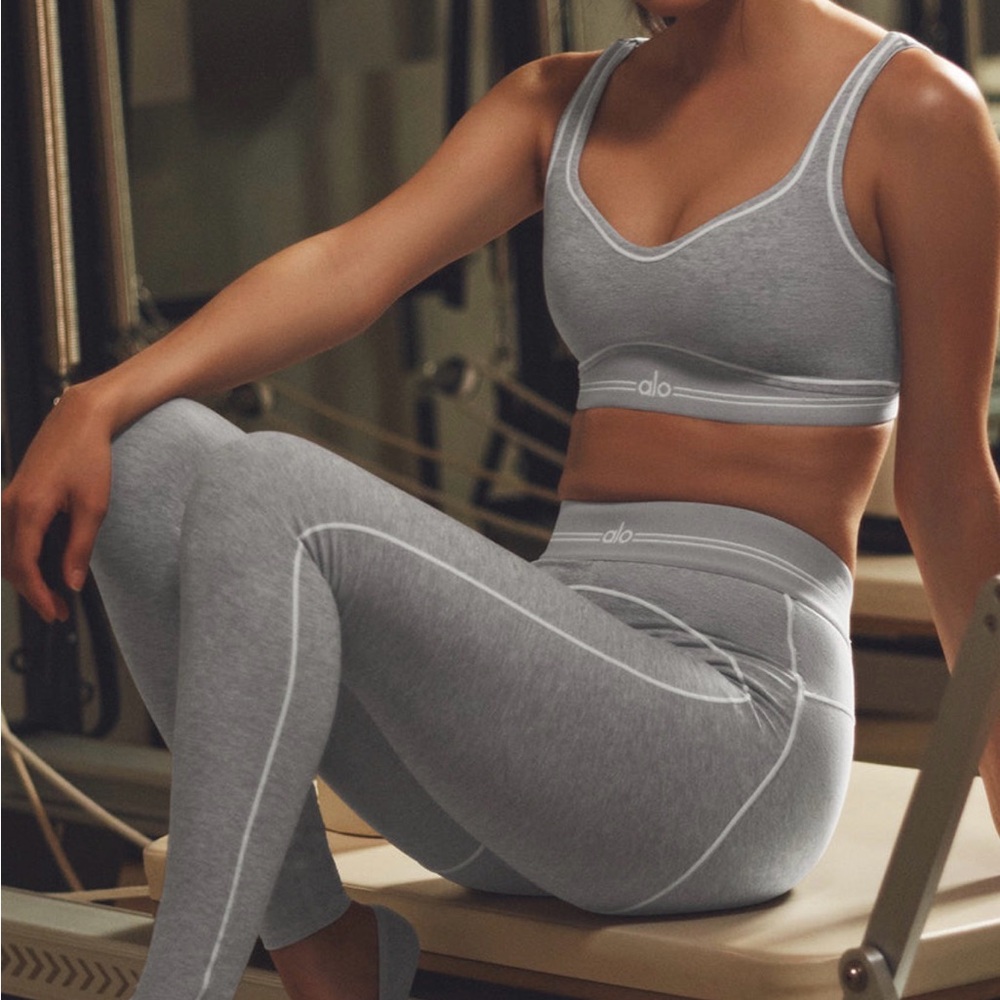 ALO Yoga Gray Sports Bra & Leggings (Set)
